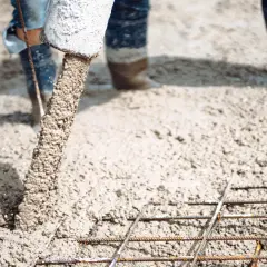 Ile kosztuje zrobienie wylewki? Sprawdź ceny i czynniki wpływające na koszt