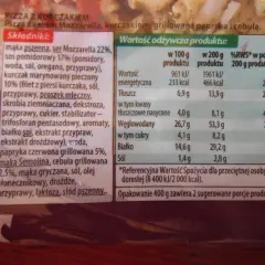 Pizzerka z kurczakiem ma 233 kcal w 100g. Opakowanie 400g zawiera 4 sugerowane porcje.