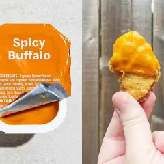 Sos Spicy Buffalo i nugget z serem. Idealne na przekąskę, gdy masz ochotę na 20 McNuggets kcal.