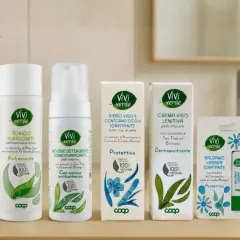 Linea Vivi Verde con aloe vera per una pelle idratata e protetta. Ideale per applicare aloe vera sul viso tutta la notte.