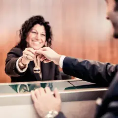 Jaki czas ma hotel na wyegzekwowanie roszczeń względem gościa? Sprawdź, zanim będzie za późno!