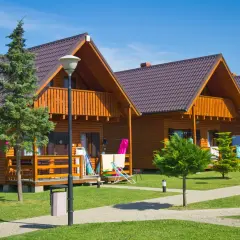 Ile kosztuje budowa domku letniskowego? Sprawdź ceny i porady