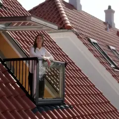 Okno dachowe jak balkon – funkcjonalność, zalety i modele do wyboru