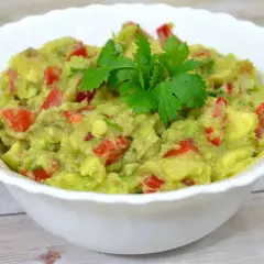 Jak się robi guacamole – prosty przepis na idealną pastę z awokado