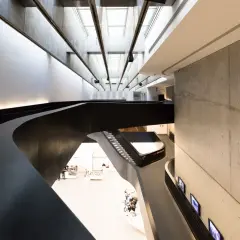 Odkryj nowoczesny Rzym: MAXXI i GNAM przewodnik po sztuce