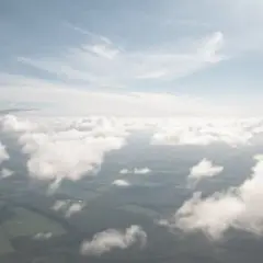 Ile trwa lot z Krakowa do Paryża? Czas, który musisz znać