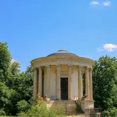 Świątynia Sybilli w Puławach, perła architektury w otoczeniu zieleni. Dawne Puławy, stare miasto, zachwyca swoim pięknem.