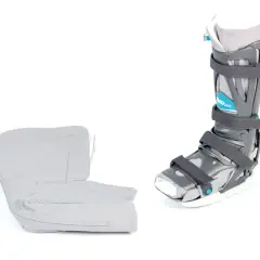 Ein VACU-PED Schuh, wie fest er ist, und sein gepolsterter Innenschuh auf weißem Hintergrund.