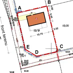 Plan działki z zaznaczonym budynkiem i granicami. Wskazuje na przeniesienie warunków zabudowy.