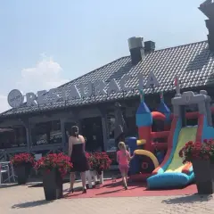 Jak poprawnie stosować wyrażenie fajnie dzięki w codziennej komunikacji