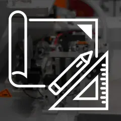 Biały schematyczny rysunek przedstawia zwinięty plan, ołówek i ekierkę, symbolizujące metody planowania i projektowania.