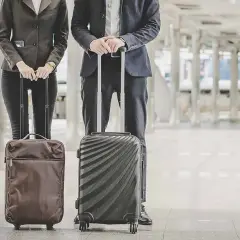 Delegacja a komornik: Czy zajmie Twoje pieniądze? Sprawdź!
