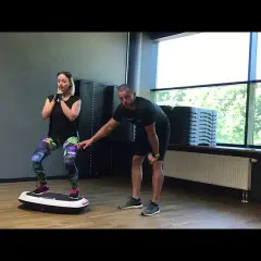 Jak ćwiczyć na platformie wibracyjnej żeby schudnąć i uniknąć kontuzji