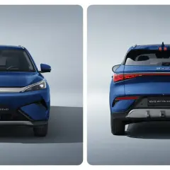 Dwa ujęcia niebieskiego BYD ATTO 3 EVO: przód i tył. Elegancki SUV z nowoczesnym designem.