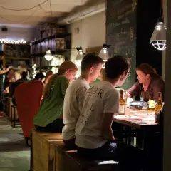 Najlepsze bary z grami planszowymi w Krakowie - gdzie zagrać i bawić się