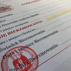 Dokument z danymi do wpisu sakramentu bierzmowania. Widoczne pola na imię i nazwisko, datę urodzenia, imię bierzmowania, świadka i datę bierzmowania.