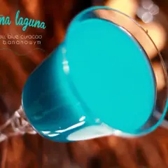 Pyszne drinki z sokiem bananowym i blue curacao, które zachwycą gości