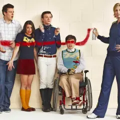 Rollistan i Glee, med Sue Sylvester som sprayar rött på väggen.