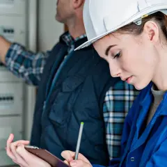Ile kosztuje odbiór domu przez elektryka? Cennik i porady eksperta