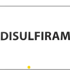 Napis DISULFIRAM na białym tle. Mały żółty okrąg na dole.