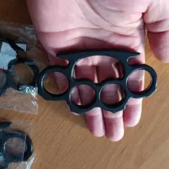 Co grozi za posiadanie kastetu? Prawne konsekwencje i kary