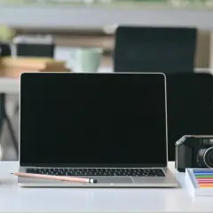 Czarny ekran w laptopie? Odzyskaj obraz! Poradnik krok po kroku