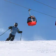 Gdzie na narty samolotem? Najlepsze kierunki i porady