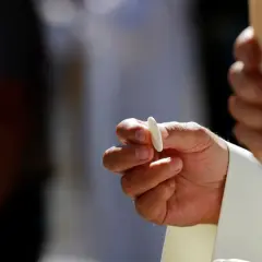 Czy nie pójście do komunii to grzech? Zrozumienie katolickiej nauki