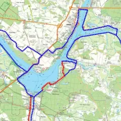 Odkryj najładniejsze trasy rowerowe na Mazowszu! Mapa przedstawia pętlę wokół Jeziora Zegrzyńskiego, idealną na aktywny wypoczynek.