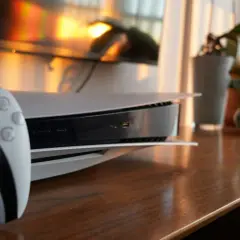 Gry z PS4 na PS5 pełny poradnik: Game Boost, transfer, akcesoria