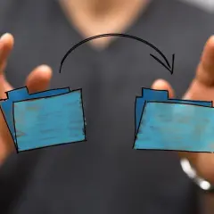 Zwei Ordner werden durch einen Pfeil verbunden, der eine Datenübertragung symbolisiert, wie bei cmd xcopy.