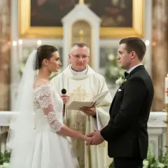 Ile trwa ślub w kościele? Przewodnik po czasie ceremonii i jej elementach