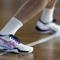 Buty do siatkówki: Jak wybrać idealne? Poradnik dla graczy