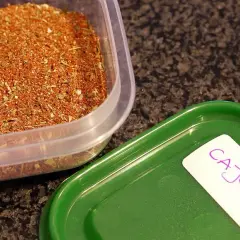 Jak zastąpić przyprawę cajun i uzyskać podobny smak w potrawach