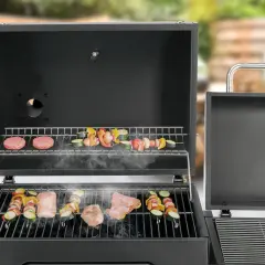 Najlepsze grille węglowe z wędzarnią - funkcje, modele i ceny