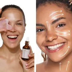 Uśmiechnięta kobieta prezentuje różowy kamień do masażu gua sha i serum. Strzałki na twarzy drugiej kobiety pokazują kierunek masażu.