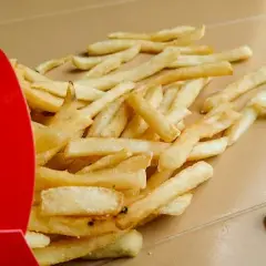 Ile kalorii mają małe frytki z McDonald's? Zaskakujące fakty o kaloriach