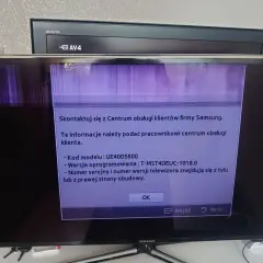 Uszkodzona matryca w telewizorze Samsung UE40D5800. Na ekranie komunikat o konieczności kontaktu z serwisem.