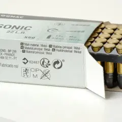 Boîte de munitions 22 L.R. Subsonic de Decathlon, avec une puissance estimée de 22lr en joules. Les cartouches sont en métal.