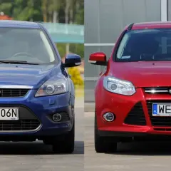 Dwa Fordy Focus MK3 1.6 benzyna: niebieski i czerwony, stoją obok siebie, prezentując swoje przednie części.