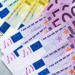 Ile zarabia dekarz w Holandii? Zaskakujące fakty o wynagrodzeniach