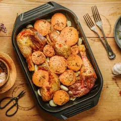 Pollo y boniato asados, listos para hornear. Una de las mejores recetas con boniato para una cena deliciosa.