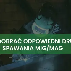 Spawacz w masce ochronnej wykonuje spawanie mig, tworząc iskrzący łuk. Tekst na zielonym tle informuje o doborze drutu.