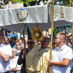 Dlaczego w Boże Ciało są 4 ołtarze? Odkryj ich głębokie znaczenie