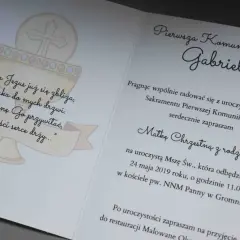 Zaproszenie na Komunię dla Chrzestnej: jak wzruszyć i wyróżnić?