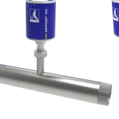 Medidor de caudal volumétrico BEKO METPOINT® VFS, con sensor de inserción y tubería roscada.