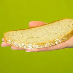 Ile kalorii ma kromka chleba? Sprawdź kaloryczność!