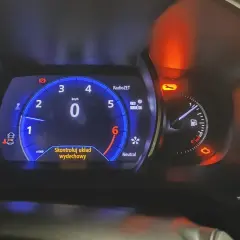 Na desce rozdzielczej Renault świeci się kontrolka "Skontroluj układ wydechowy".
