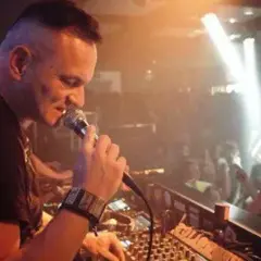 Ile bierze DJ Hazel za występ? Odkryj zaskakujące stawki!