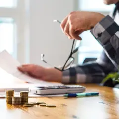 Ile za kWh? Sprawdź aktualne ceny energii elektrycznej w taryfie G11 w 2025 r.